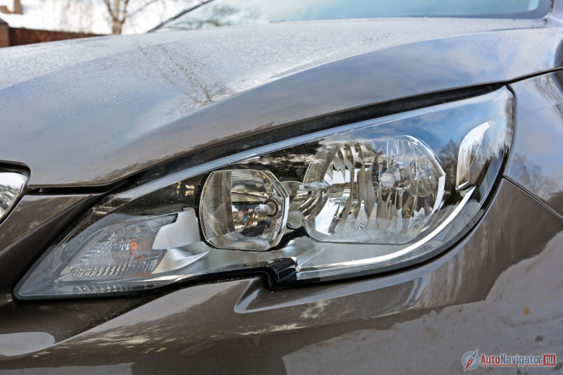 Обычная оптика смотрится не так дорого, как фары со светодиодами