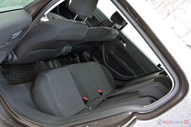 Сзади слишком мало свободного места