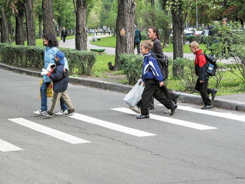 Столичная ГИБДД просит взрослых позаботиться о безопасности детей