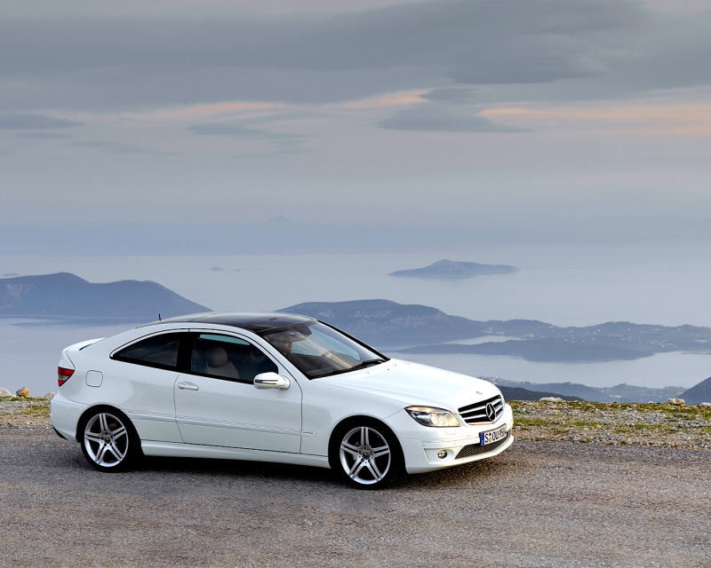 В дорестайлинговой линейке было и компактное купе CLC, выросшее из предшествующего W203