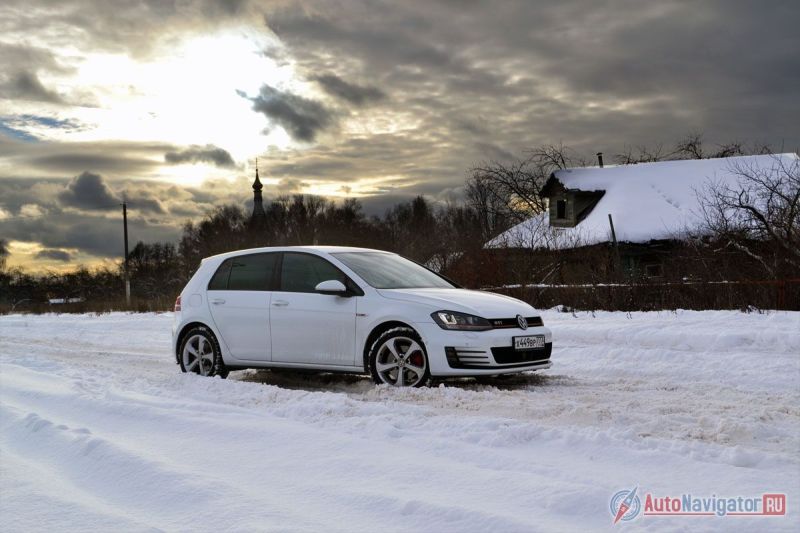 У Golf есть одна особенность – он отлично смотрится и у детского сада, и у церкви, и у домика в деревне, и у бизнес-центра, и на парковке около супермаркета