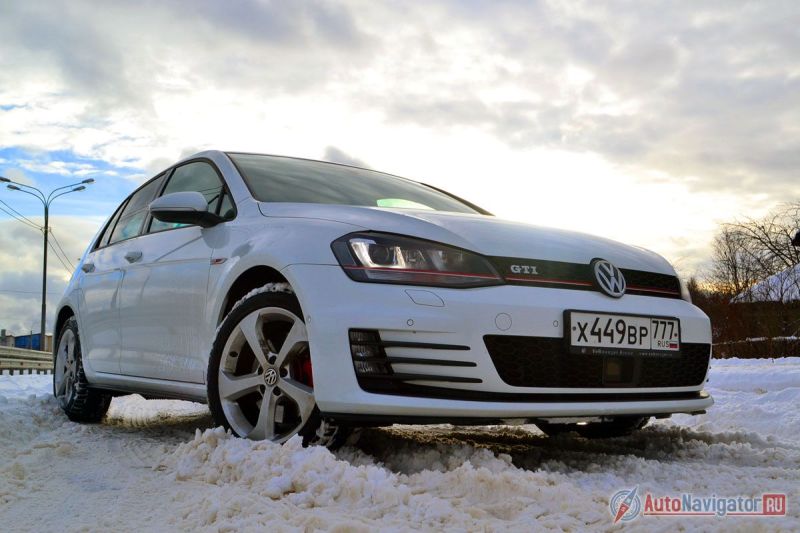 Клиренс хоть и меньше по сравнению со стандартным Golf, но на дороге я ни разу не испытал неудобств по этому поводу