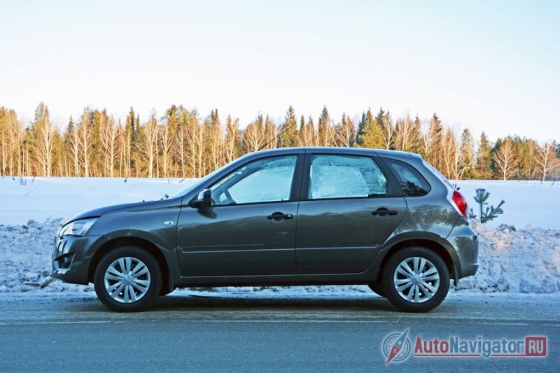 Сбоку сильнее всего заметно сходство с «Калиной»