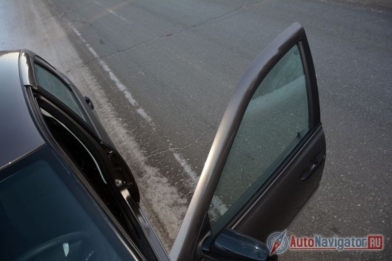 Двери открываются почти под прямым углом.