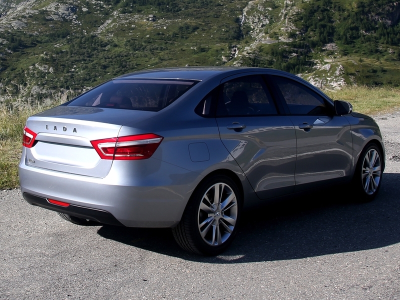 Lada Vesta появится в продаже в ноябре 2015 года