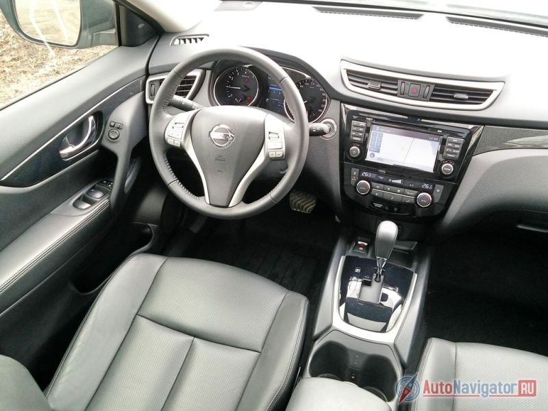 Отделка интерьера — это смесь разнофактурного (преимущественно — мягкого) качественного пластика и кожи: выглядит все дорого и интересно