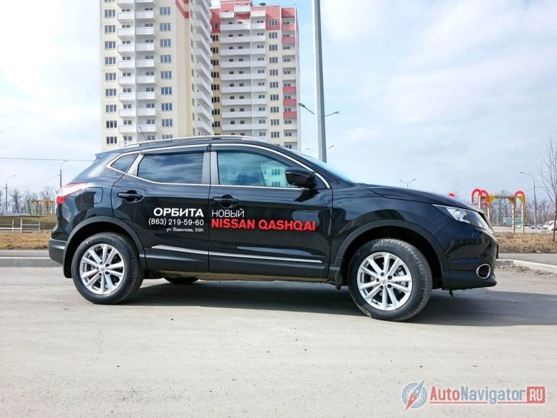 У дилеров Nissan «Кашкай» сейчас представлен в нескольких комплектациях по цене от 998 000 рублей