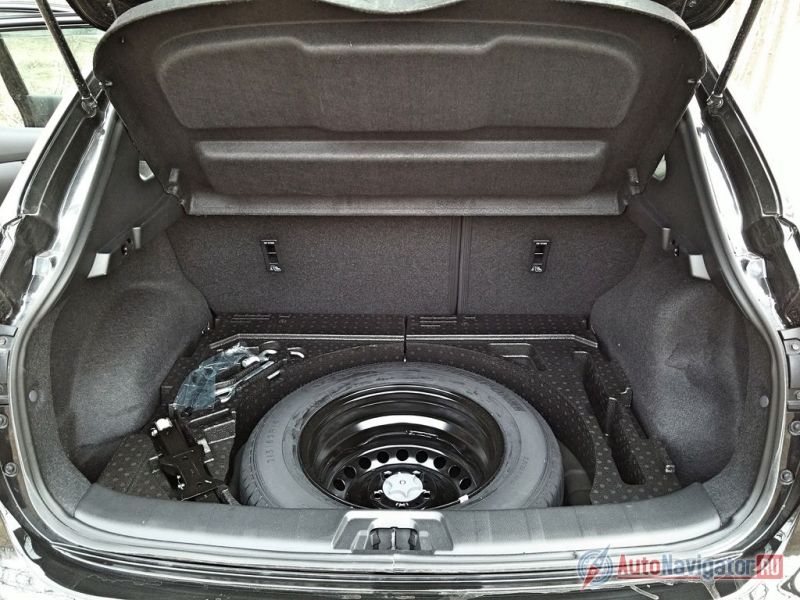 Кроссовер имеет полноразмерное запасное колесо