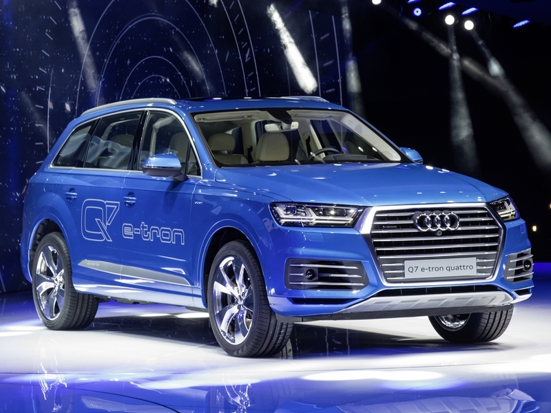 Geneva International Motor Show 2015: Audi Q7 e-tron quattro