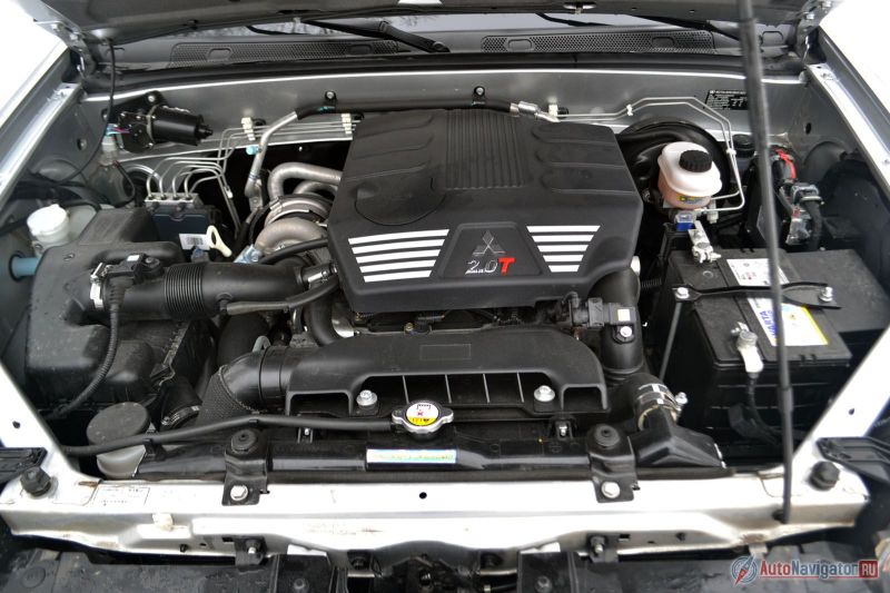 Мотор родом из конца прошлого столетия. Такие раньше ставились на внедорожники Mitsubishi. Что ж, зато он проверен временем и спокойно переваривает 92-ой бензин