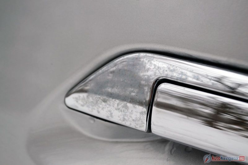 Машина не прошла еще и десяти тысяч километров, а хром уже покрылся пятнами. Где-то больше, где-то меньше, но все равно неприятно. Что будет через 7-10 лет, одному только богу известно