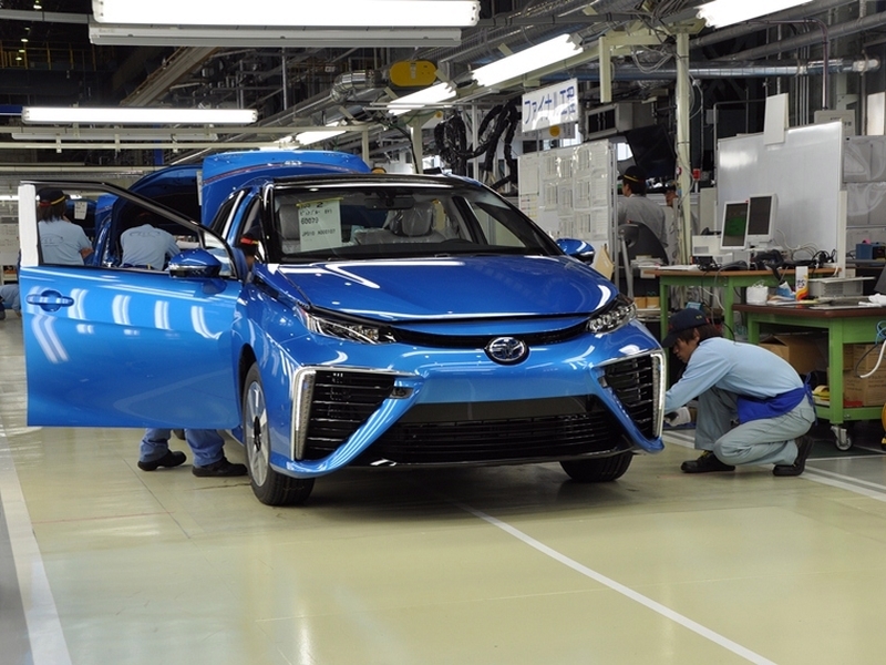 Водородный седан Toyota Mirai встал на конвейер