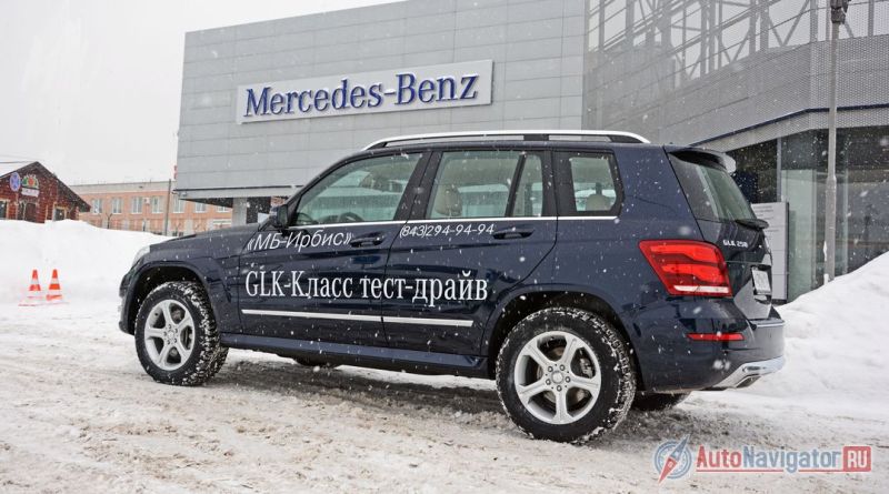 Это, пожалуй, единственные детали, визуально роднящие GLK с «Мерседесами» новой эры, ведь во всем остальном кроссовер по-прежнему сохранил стилистическое родство с Gelandewagen