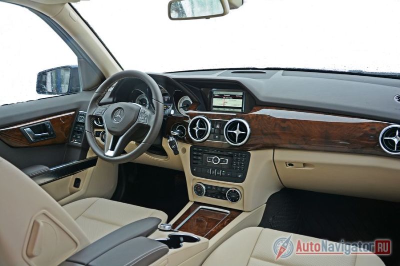 Интерьер – своеобразное эхо из прошлого поколения «Мерседесов»