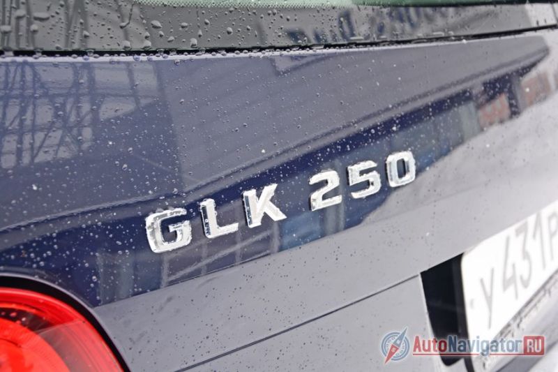 Версия GLK250 – это автомобиль с двухлитровым двигателем, отдачей 211 л.с. и 350 Нм