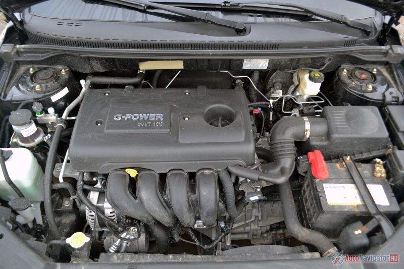 1,8-литровый мотор выдает 126 л.с., но есть еще 1,5-литровый 98-сильный двигатель. И тот, и другой любят высокие обороты