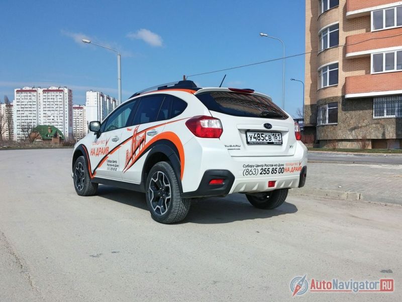 Несмотря на, казалось бы, классическую 2-объемную конструкцию, кузов XV (размеры которого 4450х1780х1570/1615 мм) внешне не похож ни на одно изделие конкурентов