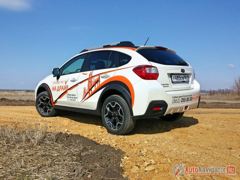 Испытать полный привод в грязи мне не удалось, но на сухом разнородном грунте и пересеченной местности я его работу оценил