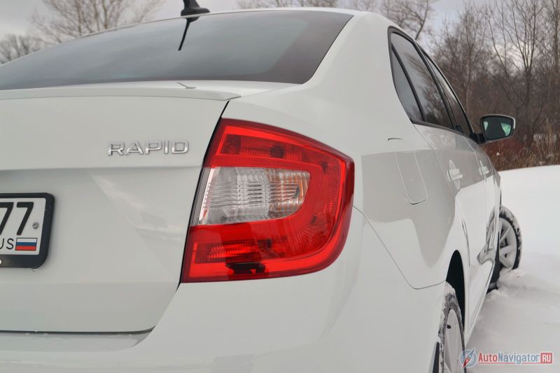 Бюджетность Rapid хорошо просматривается в задних фонарях. В них нельзя получить светодиоды или световоды, как в Octavia, Yeti и других моделях, даже за доплату