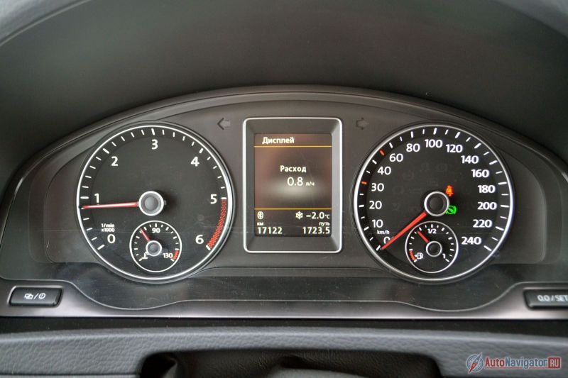 Средний расход топлива в смешанном цикле по паспорту в районе восьми литров на 100 км, на деле получается немногим больше. Объем топливного бака – 80 литров, так что запас хода около 1000 км