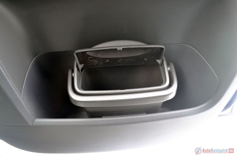 А это самый незаменимый в дальнем путешествии аксессуар – урна. Жаль только маловата для всех, но можно заказать несколько шту