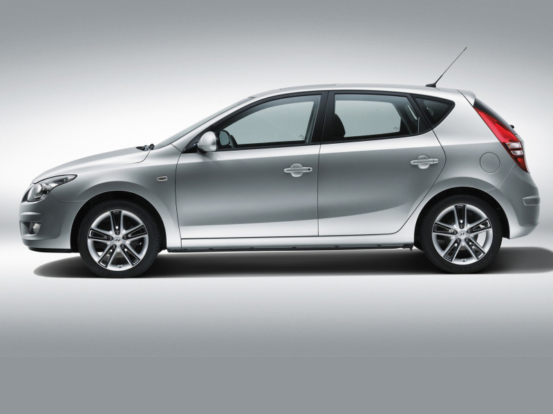 Длина автомобиля 4280 мм, ширина 1775 мм, высота 1480 мм, колесная база – 2650 мм.