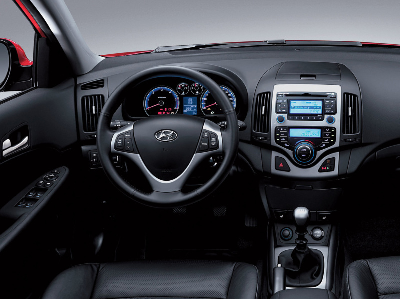 Салон предлагает европейскую эргономику, но все же азиатский дизайн и слабое качество материалов