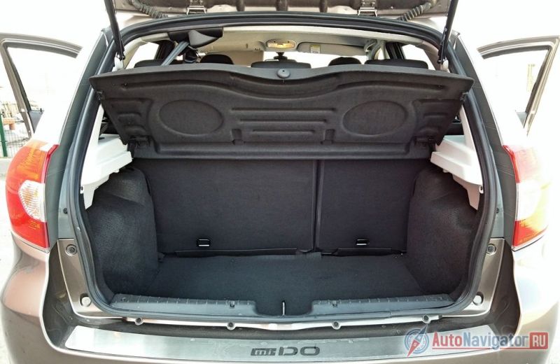 Объем багажника составляет всего 260 л. (530 л. — при сложенном заднем кресле)