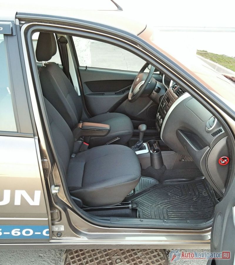 Места в передней части салона достаточно — и по ширине, и по высоте