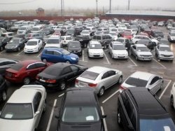 ВЦИОМ выяснил, что многие россияне пока не планируют покупать автомобили