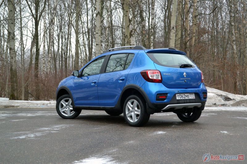 Как бы алюминиевая защита под бампером – в лучших кроссоверных традициях, всего лишь кусок пластика