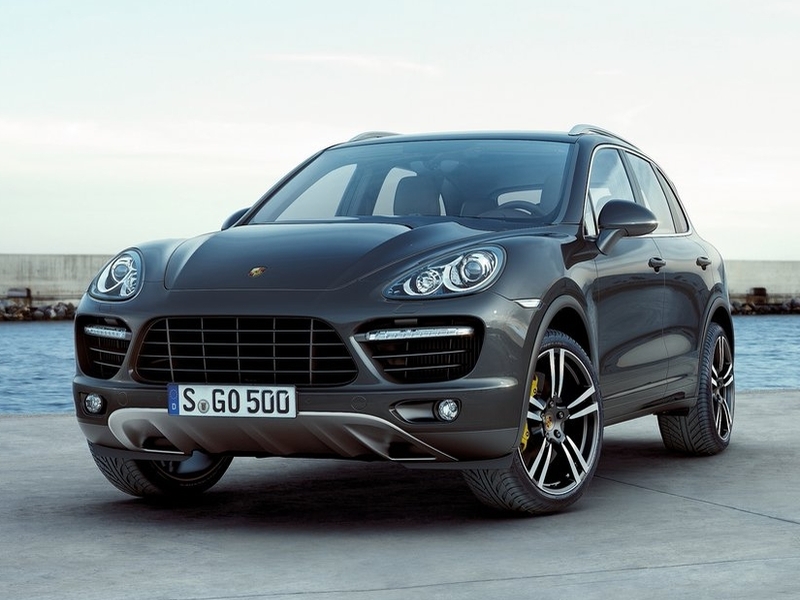 С российского авторынка отзываются Porsche Cayenne и Panamera