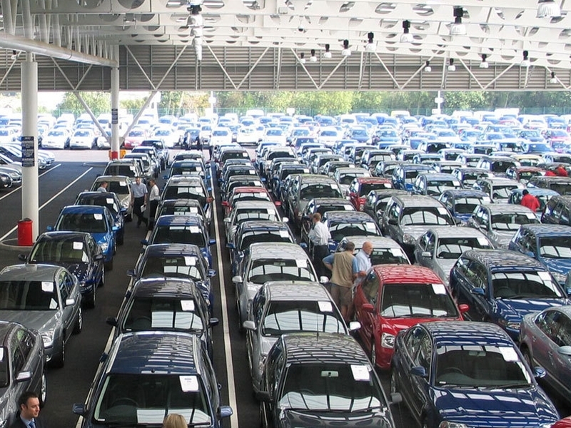 Падение российского авторынка в марте составило 42,5 %