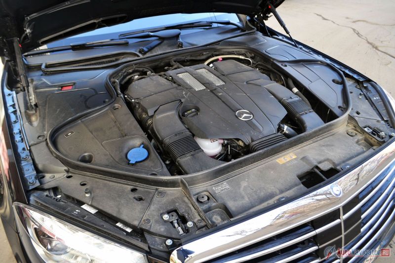 В моторе не покопаешься, под рукой только заливные горловины для омывайки и масла