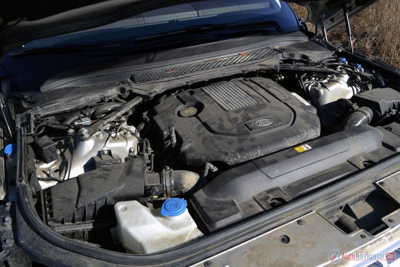 Мотор базовый – дизельный TDV6 мощностью 248 л.с. Как альтернатива ему предлагается бензиновый 340-сильный V6. Стоят машины с этими моторами одинаково – так что дело вкуса