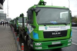 Эвакуаторы увозят с московских дорог около 900 автомобилей в сутки