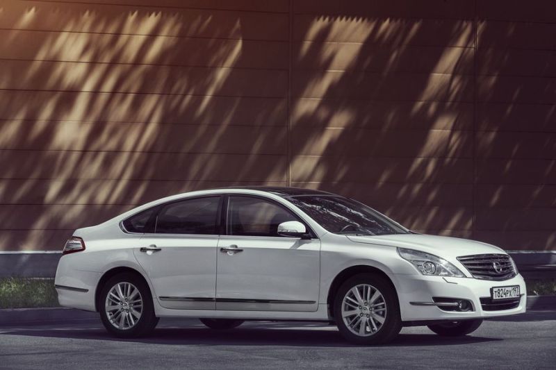 В 2011-м случился рестайлинг. Снаружи изменилась оптика. Передние фары получили новые блоки