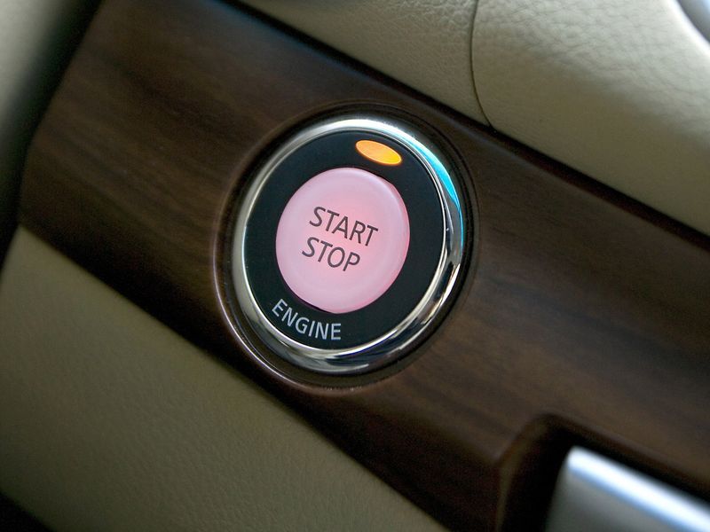 Кнопкой старт-стоп оборудованы почти все седаны