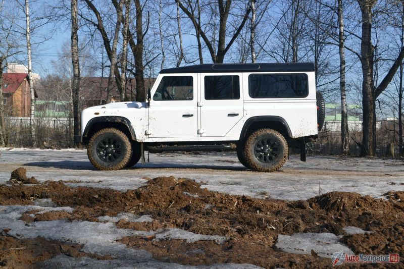 Геометрическая проходимость на высоте. Угол въезда – 48,7 градусов, угол продольной проходимости – 149,7 градусов, угол съезда – 35,6 градусов. Минимальный дорожный просвет в ненагруженном состоянии – 314 мм, дорожный просвет оси – 250 мм