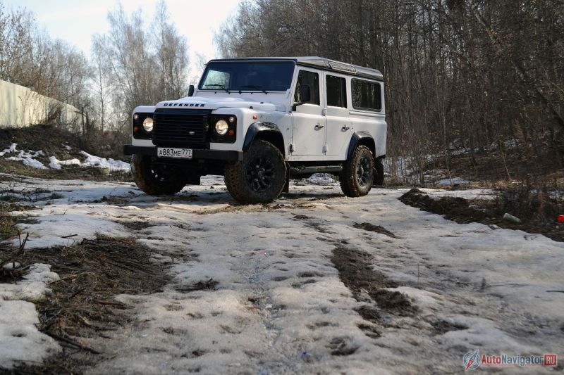 На дороге этот старичок собирает больше взглядов, чем дорогущий сверхмодный длиннобазный Range Rover