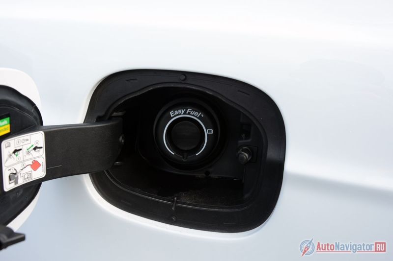 Горловина бака без крышки – технология Easy Fuel. Любой Mondeo для России переваривает АИ-92