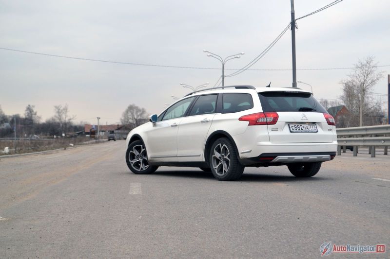 Перед нами не просто универсал Citroёn C5, а вседорожная модификация CrossTourer