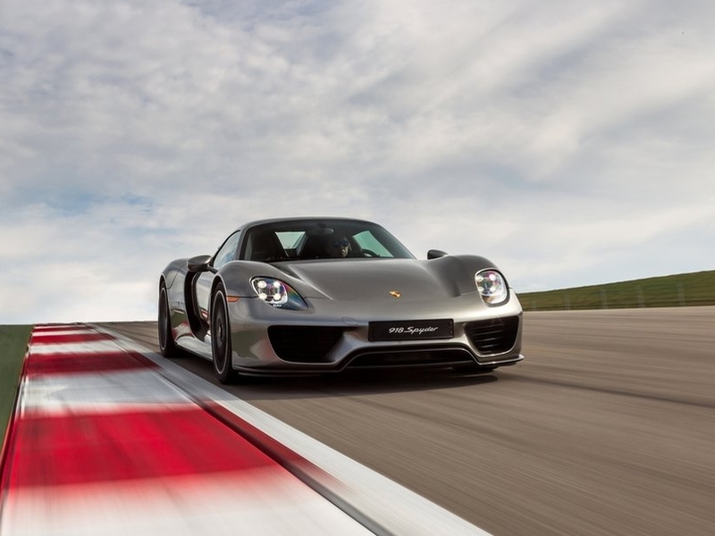 В России продан первый Porsche 918 Spyder