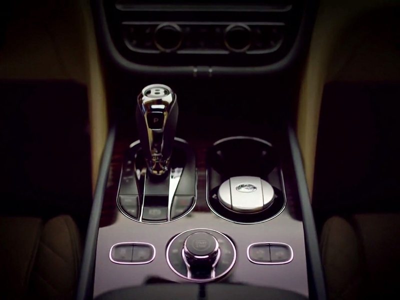 Bentley Bentayga — первые изображения интерьера