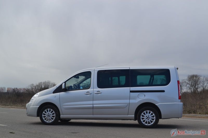 Больше пяти метров в длину - как Mercedes GL и даже чуточку длиннее