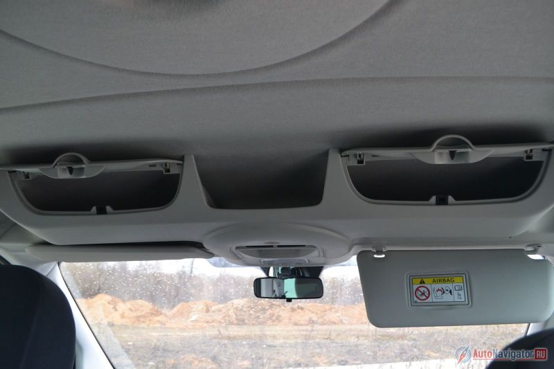 Дополнительные бардачки никогда не будут лишними. И в «Ситроене» с этим все в порядке