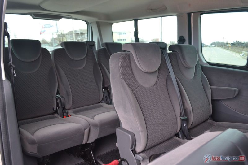 Спереди два места, на втором ряду - три, на третьем – тоже три. Итого: восемь