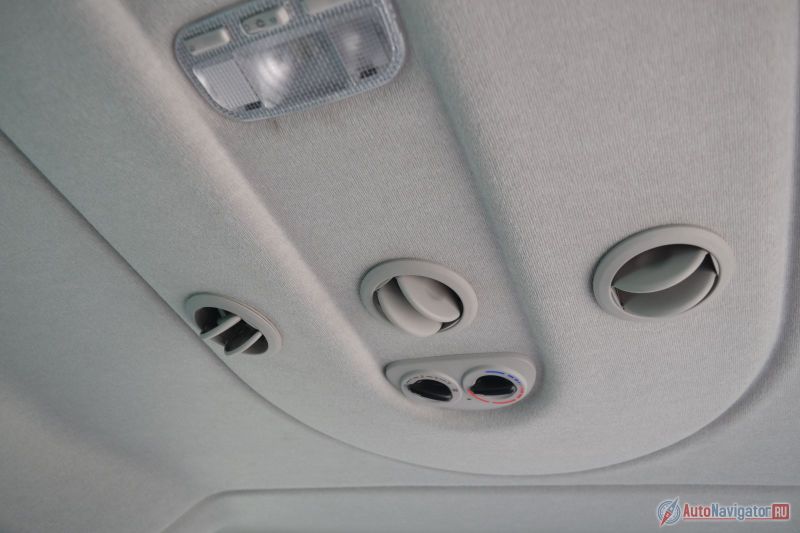 У задних пассажиров свой климат и свой свет