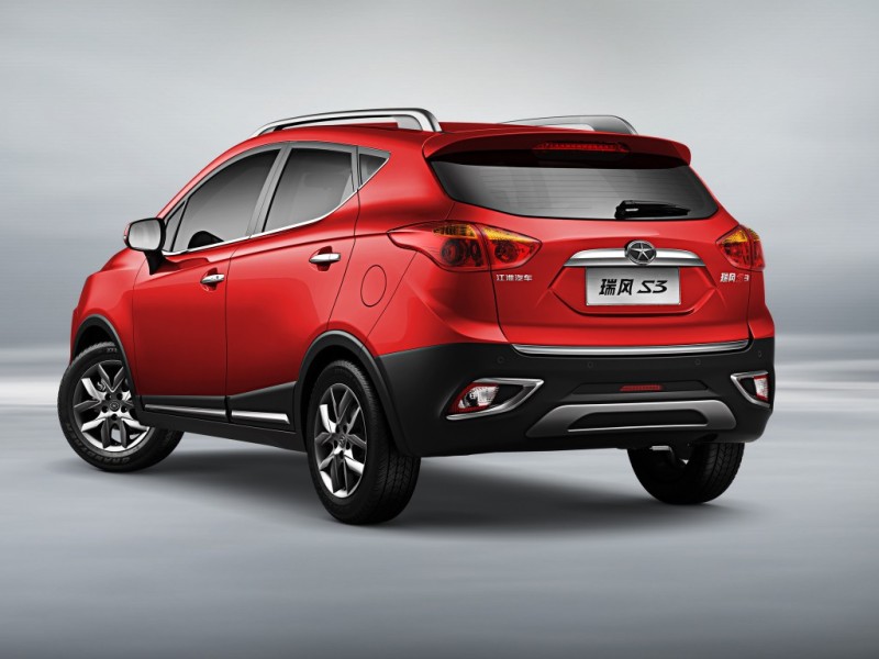 Корма выглядит так же нарядно, как и передняя часть