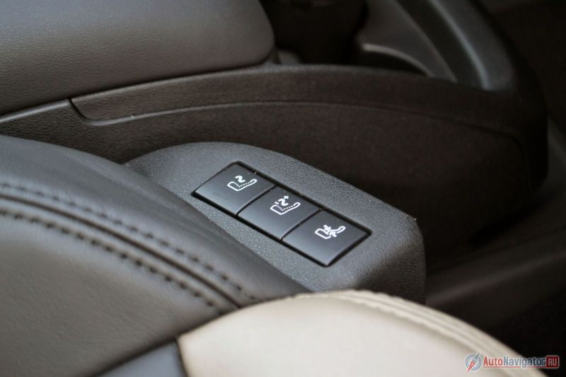 Водителю и переднему пассажиру предлагается массаж. Предустановленных программ тут нет, зато кое-что можно регулировать вручную